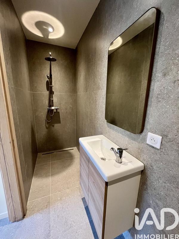 Maison - 220 m² - 8 pièces