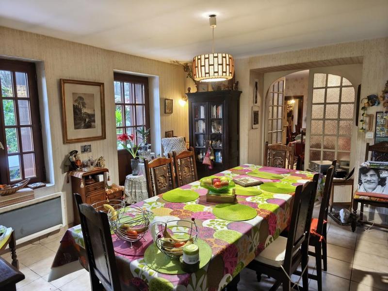 Maison - 251 m² - 9 pièces