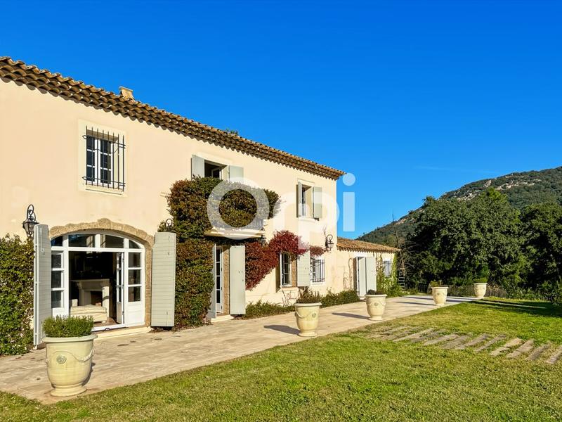 Mas - 261 m² - 6 pièces