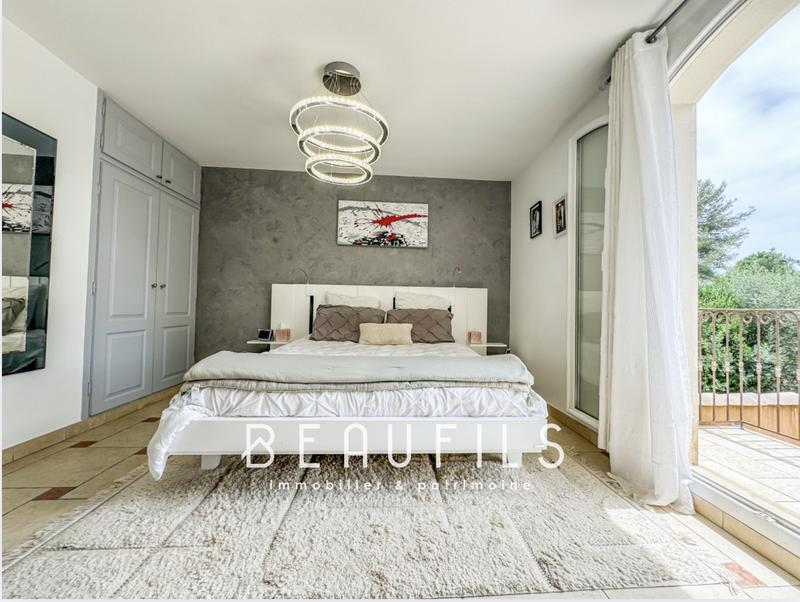 Maison - 228 m² - 7 pièces