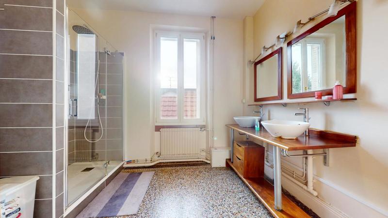 Maison en pierre - 188 m² - 9 pièces