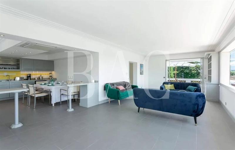 Propriété - 450 m² - 8 pièces