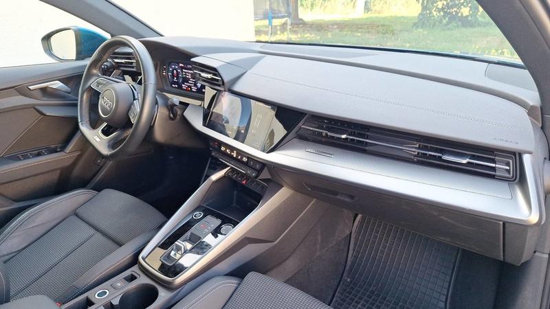 Audi A3 sportback IV 40 Tfsi 204 e-tron s-Tronic 6 Design - Automatique Entretien constructeur