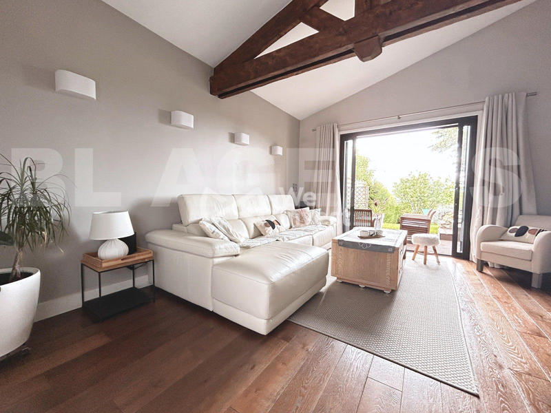 Maison - 219 m² - 6 pièces