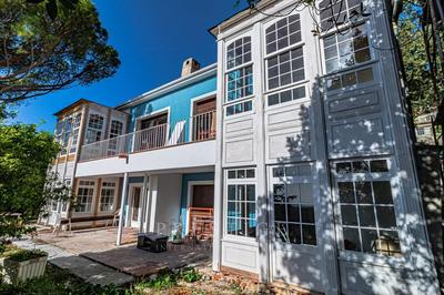 Maison - 241 m² - 8 pièces