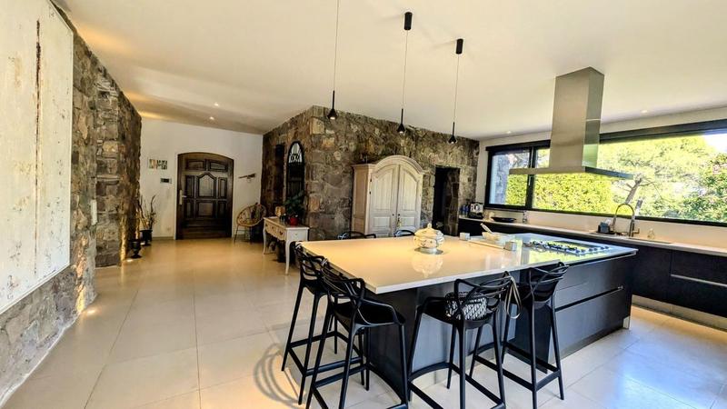 Villa - 266 m² - 8 pièces