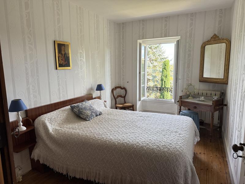 Maison - 338 m² - 11 pièces