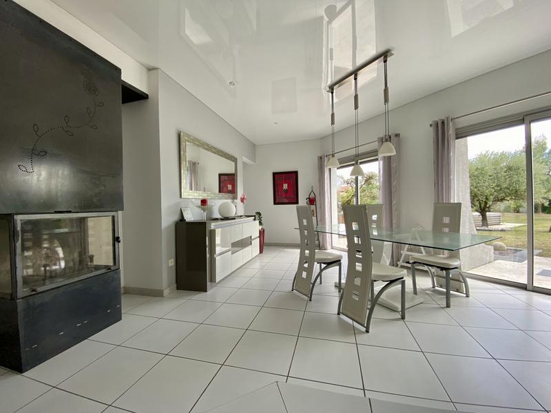 Maison contemporaine - 370 m² - 6 pièces