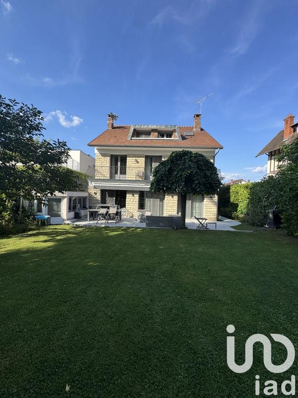 Maison - 327 m² - 11 pièces