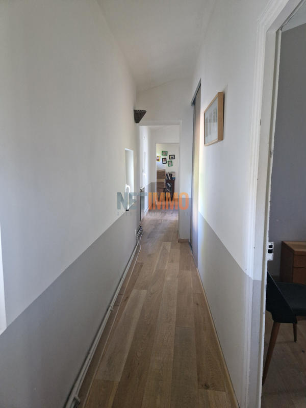 Propriété - 258 m² - 6 pièces