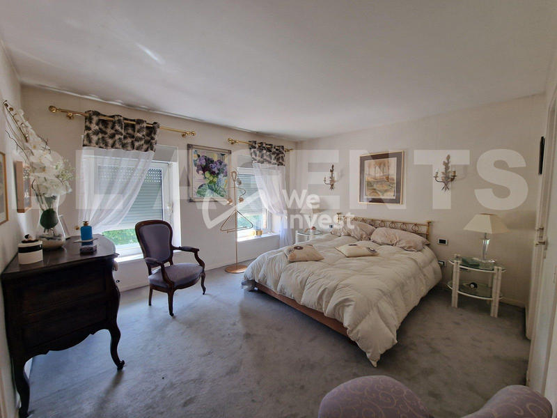 Maison - 380 m² - 9 pièces