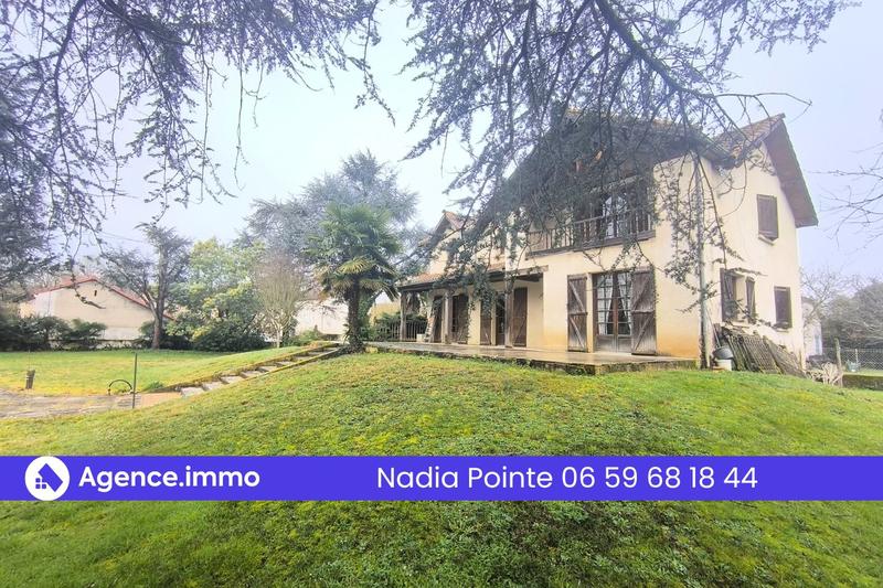 Maison traditionnelle - 147 m² - 8 pièces