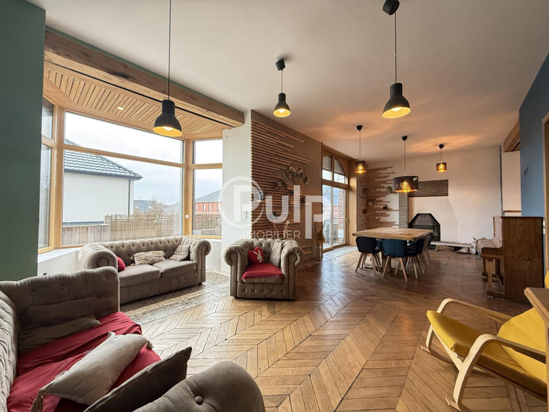 Maison - 300 m² - 9 pièces