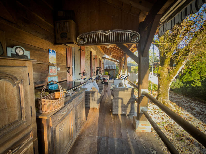 Maison - 220 m² - 9 pièces