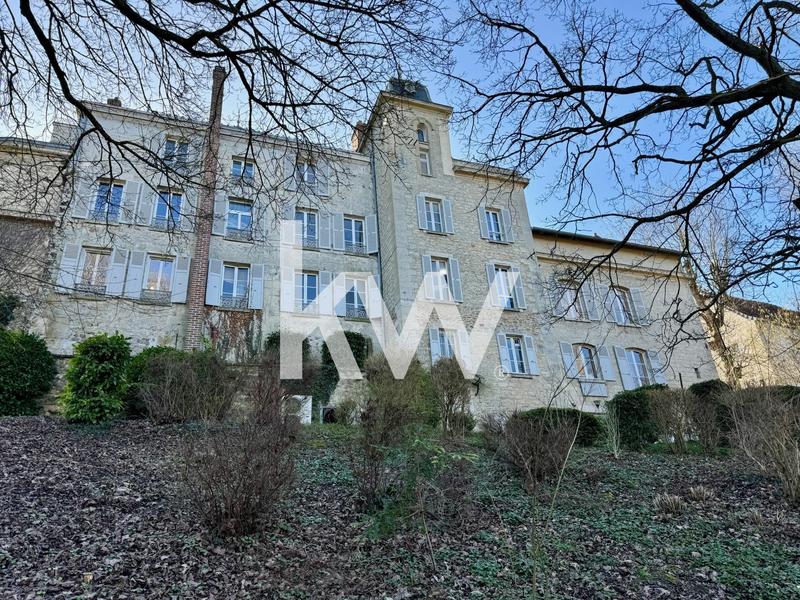 Maison - 700 m² - 23 pièces