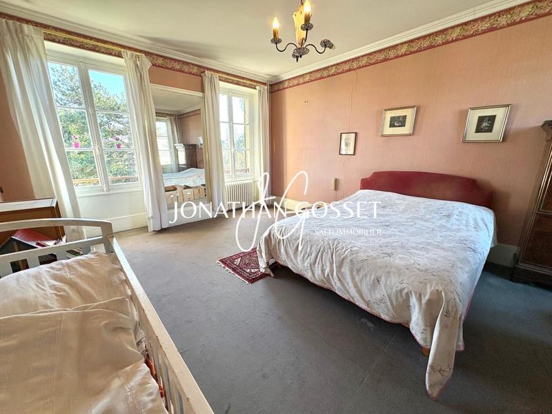 Maison - 208 m² - 10 pièces