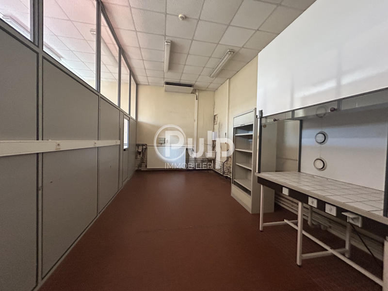 Entrepôt - 1 200 m² - 1 pièce