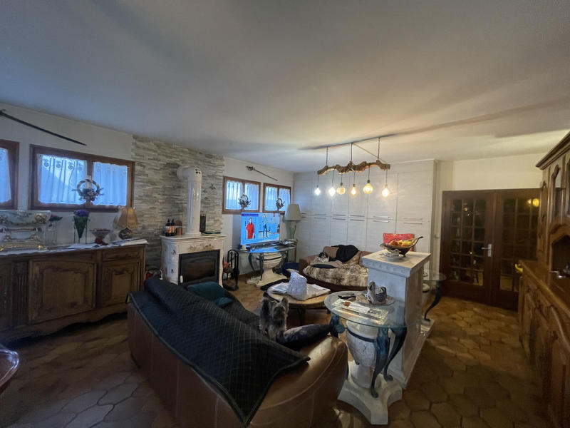 Maison - 220 m² - 8 pièces