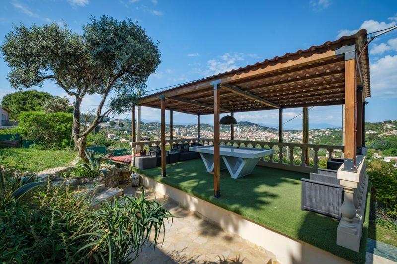 Villa - 258 m² - 14 pièces