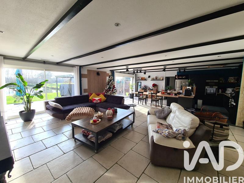 Maison - 213 m² - 9 pièces