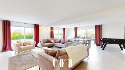 Maison - 325 m² - 7 pièces