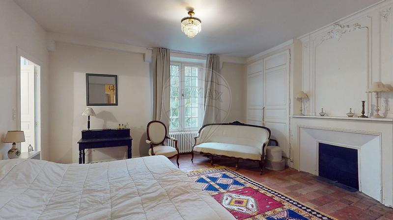 Propriété - 420 m² - 14 pièces