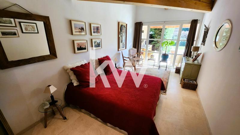 Maison - 247 m² - 9 pièces