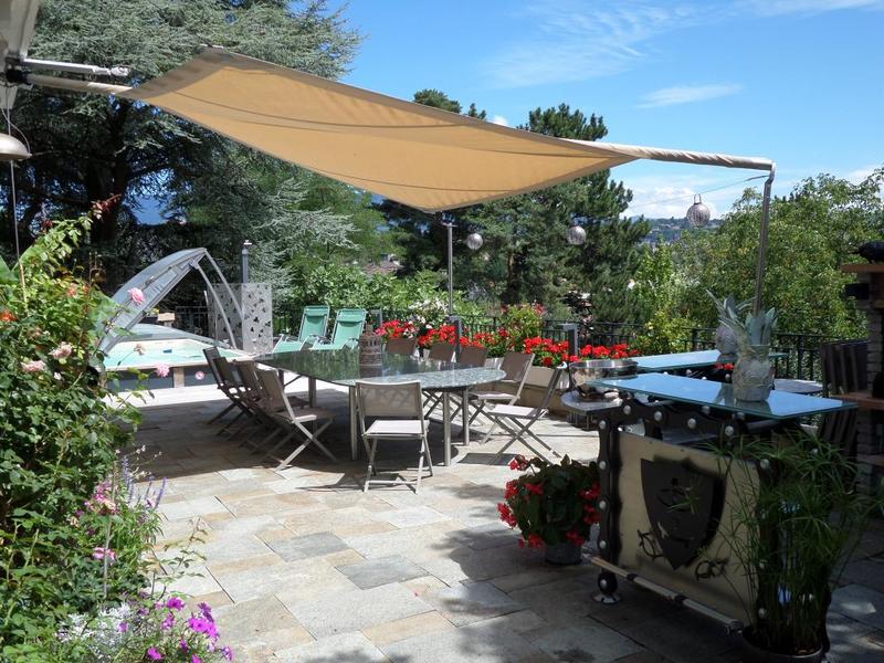 Demeure - 273 m² - 11 pièces