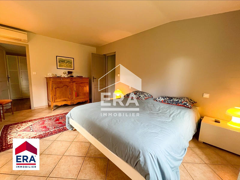 Maison - 230 m² - 10 pièces