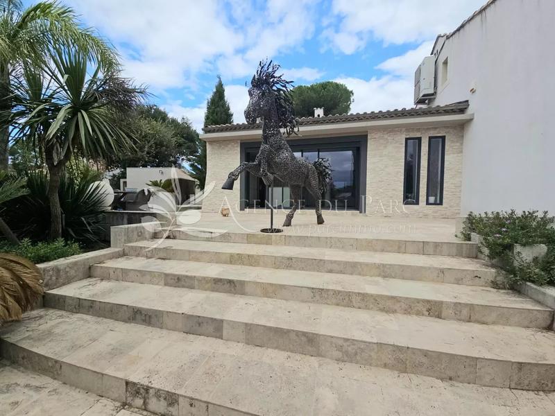 Villa - 200 m² - 5 pièces