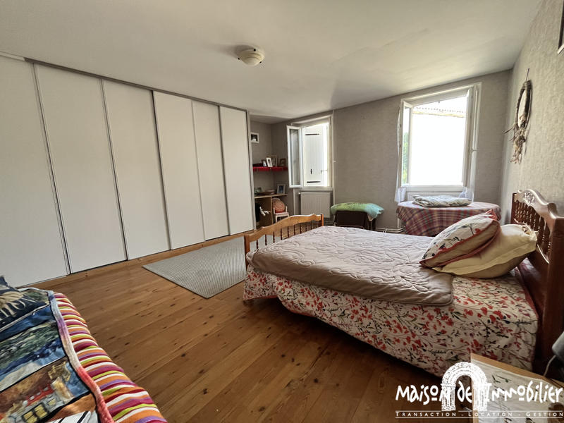 Maison - 210 m² - 6 pièces