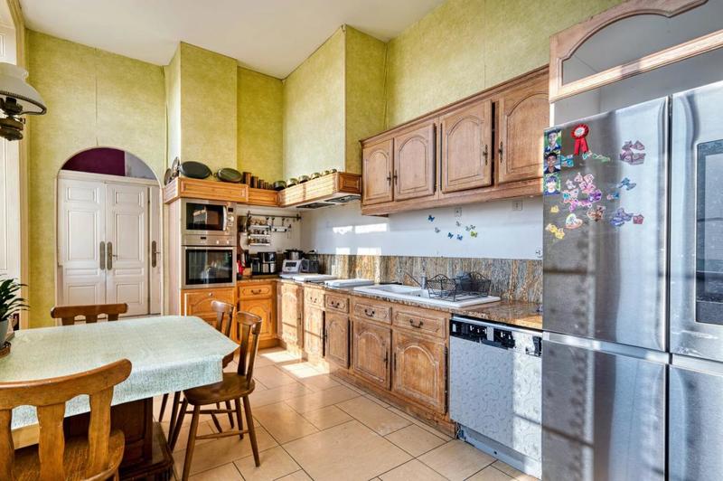 Château - 460 m² - 14 pièces