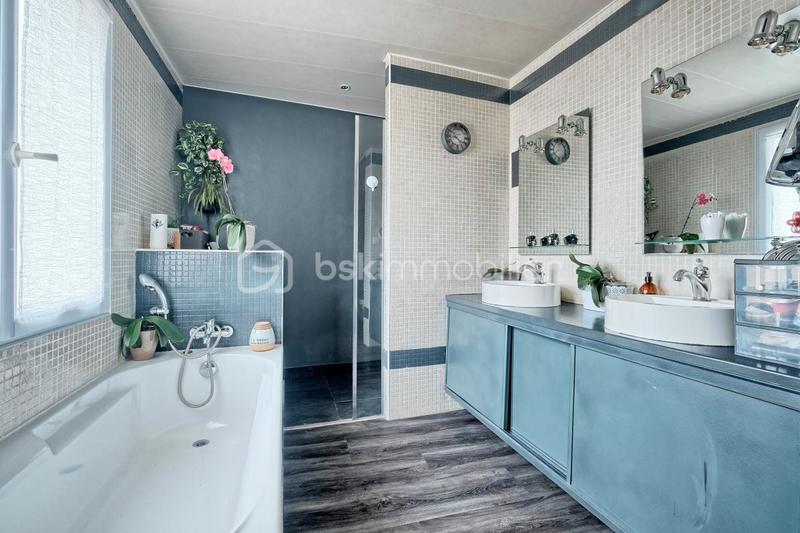 Demeure - 165 m² - 7 pièces