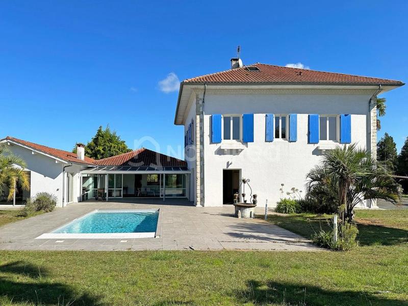 Maison - 644 m² - 17 pièces