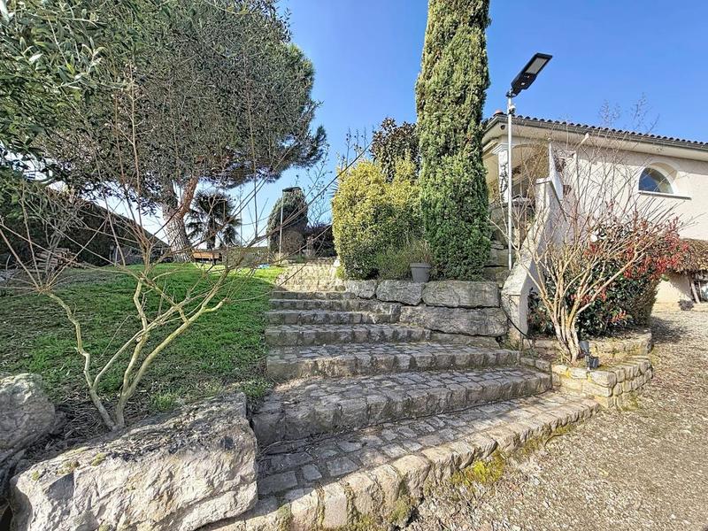 Villa - 310 m² - 5 pièces