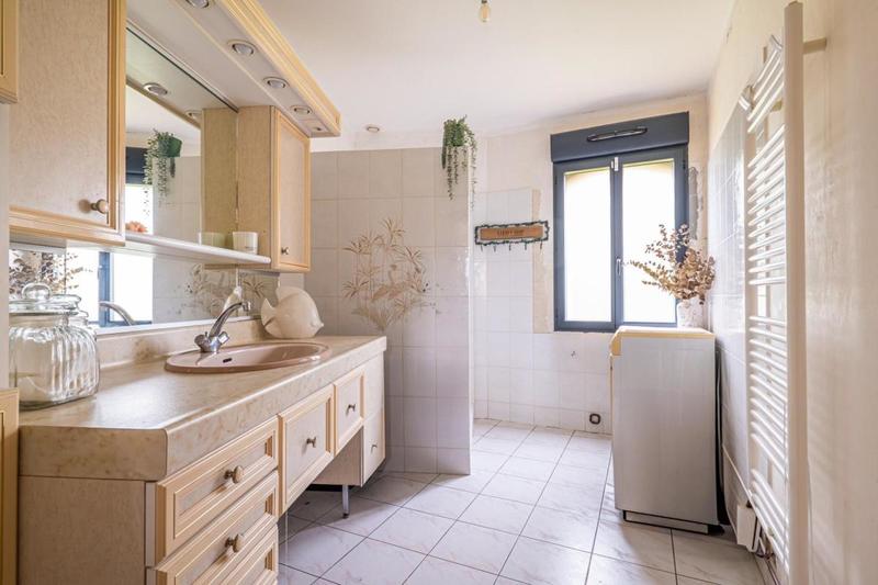 Maison traditionnelle - 210 m² - 8 pièces