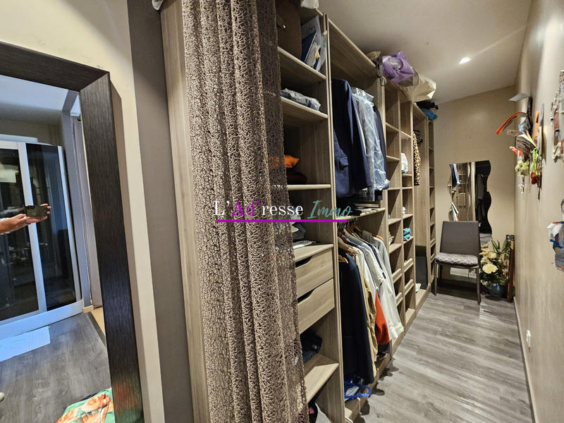 Villa - 246 m² - 15 pièces