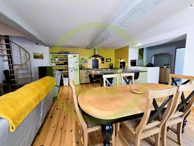 Maison - 207 m² - 7 pièces