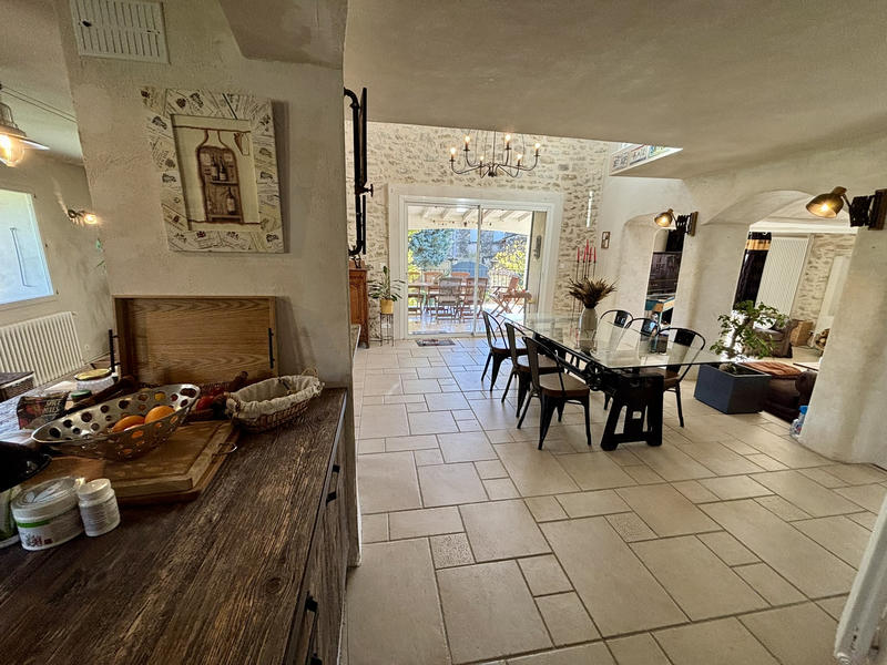 Mas - 240 m² - 8 pièces