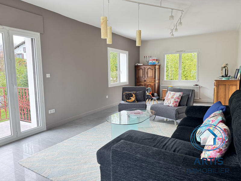 Maison - 230 m² - 6 pièces