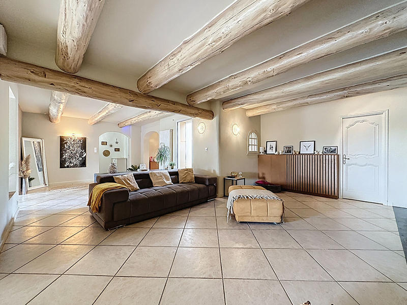 Maison - 240 m² - 7 pièces