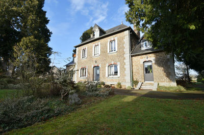 Maison - 220 m² - 10 pièces