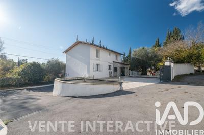 Maison - 224 m² - 9 pièces