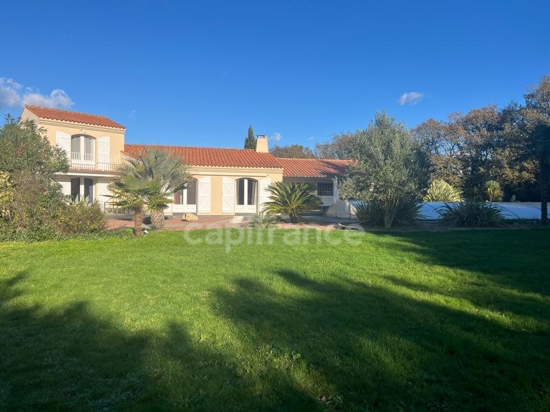 Propriété - 400 m² - 10 pièces