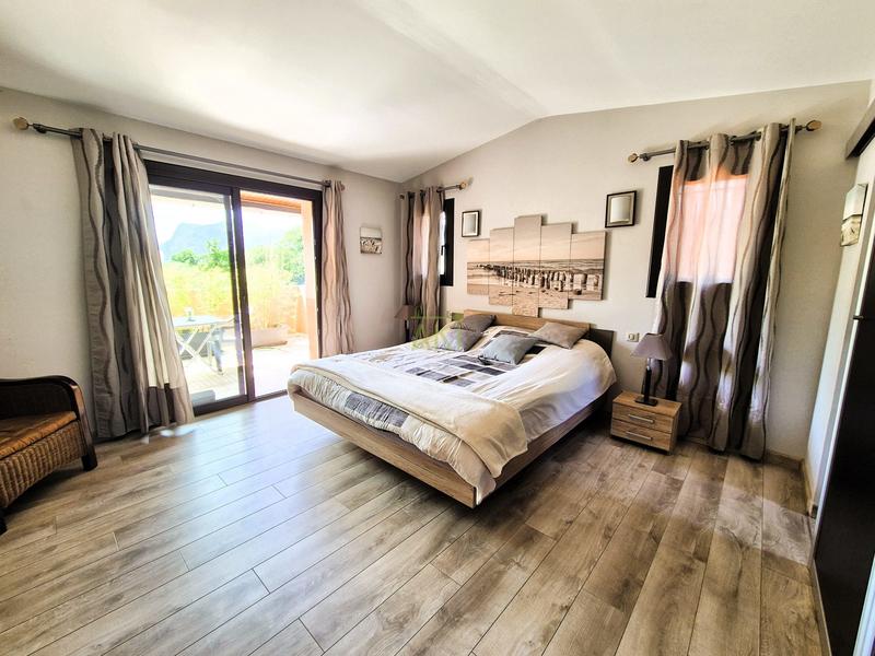 Maison traditionnelle - 313 m² - 11 pièces