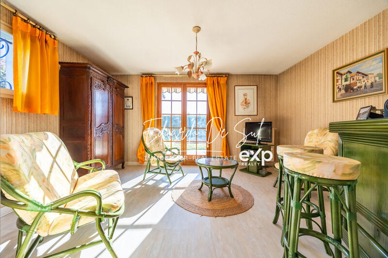 Maison traditionnelle - 226 m² - 8 pièces