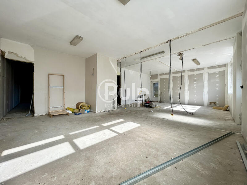 Local commercial - 120 m² - 4 pièces