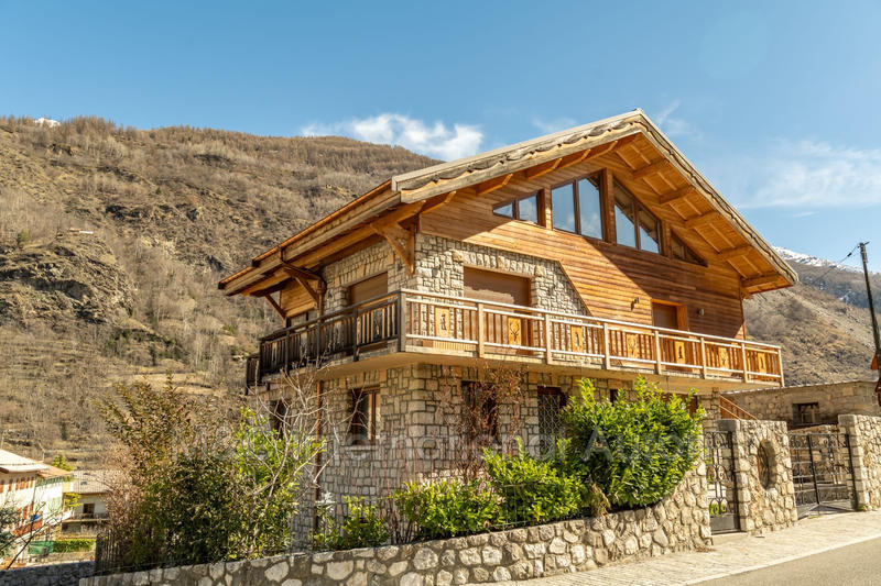 Châlet - 280 m² - 4 pièces