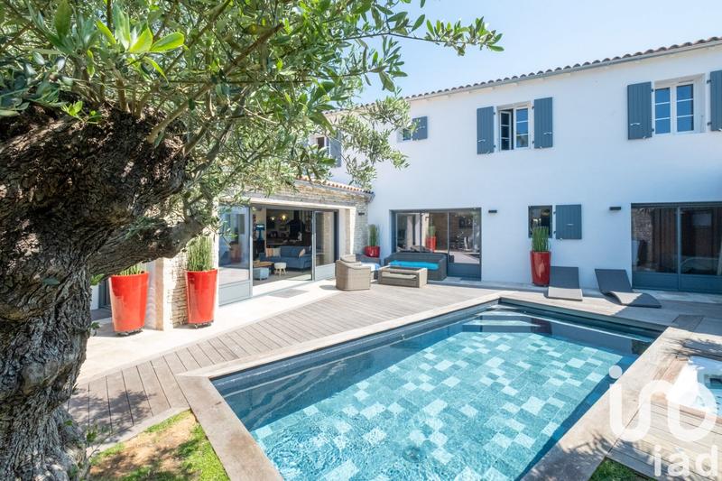 Maison - 244 m² - 8 pièces