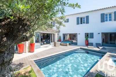 Maison - 244 m² - 8 pièces